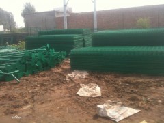 優(yōu)質(zhì)公路隔離柵開春特價(jià)銷售-- 安平縣許捷絲網(wǎng)廠銷售部