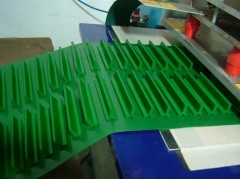 上海擋板防滑輸送帶多少錢？義郎自動化設備告訴你價格-- 上海義郎自動化設備有限公司