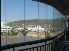 供應(yīng)重慶泊眾批發(fā)無框陽臺折疊玻璃窗-- 重慶泊眾工貿(mào)有限公司