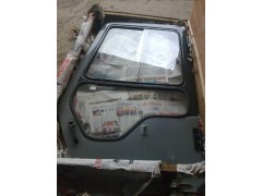 斗山DH55GOLD挖掘機駕駛室邊門-- 武漢邁通挖掘機配件有限公司