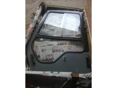 竹內(nèi)TB160C掘機(jī)駕駛室邊門-- 武漢邁通挖掘機(jī)配件有限公司