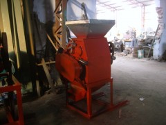 糧食壓扁機ZB-1825型一壓就扁-- 臨沂大華機械廠