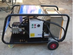 高壓熱水清洗機報價-- 沈陽瑞新科技有限公司