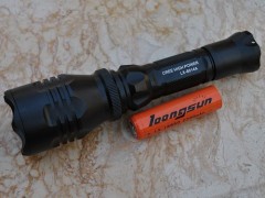 遠射強光手電筒-- 東莞市龍興光電科技有限公司