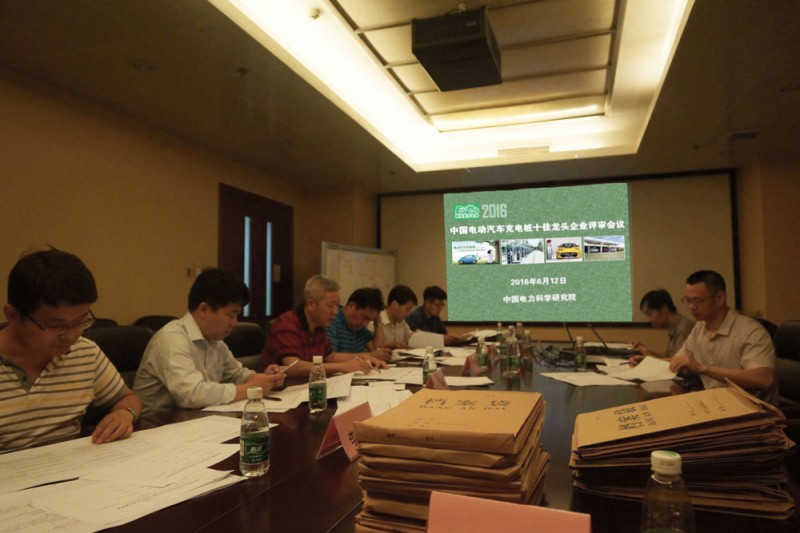 評獎?wù)掌? width=