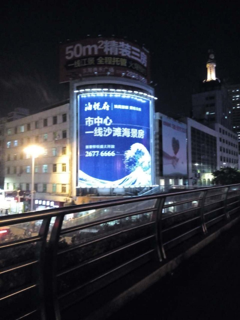 戶外單立柱廣告太陽(yáng)能LED照明燈具 戶外擎天柱照明設(shè)備-- 福建光能科技能源有限公司