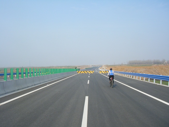 焦桐高速（吳剛-----泌陽）-- 河南省豪來市政園林工程有限公司