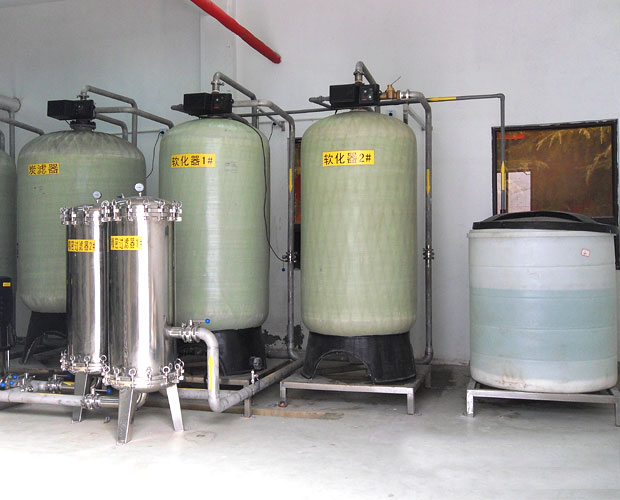 山東水廠15T多介質(zhì)過濾軟化水設(shè)備-- 山東環(huán)亞環(huán)保科技有限公司