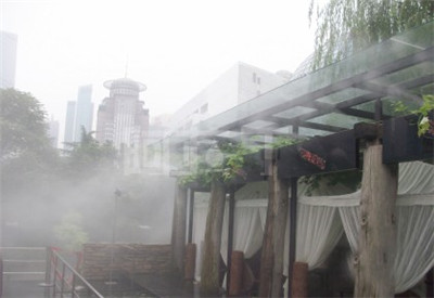 假山水池邊冷霧人造霧系統-- 深圳通寶環境技術有限公司