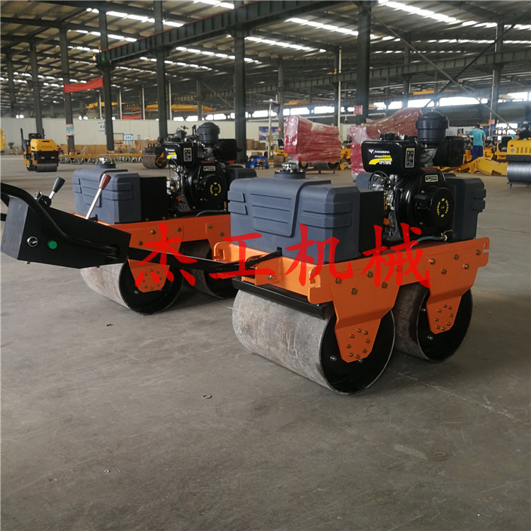 手扶式雙輪小型壓路機 雙驅(qū)振動手扶振動碾 液壓系統(tǒng)壓路機-- 山東省杰工機械設(shè)備有限公司