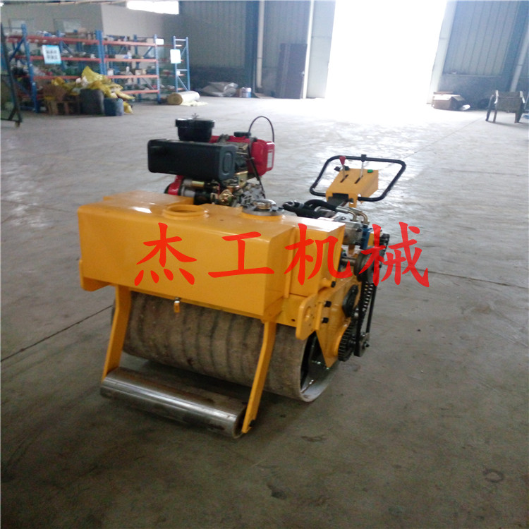 路面手扶式壓實機 小壓路機 駕駛式小型壓路機廠家直銷-- 山東省杰工機械設(shè)備有限公司