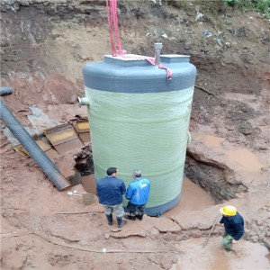 四川一體化玻璃鋼泵站安裝現(xiàn)場 星寶