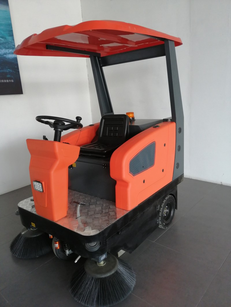 駕駛式電動掃地車1450帶遮陽棚環(huán)衛(wèi)清掃車-- 山東美卓工程機(jī)械有限公司