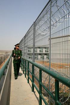 監獄阻隔網，看守所隔離網-- 安平縣金淦絲網制造有限公司