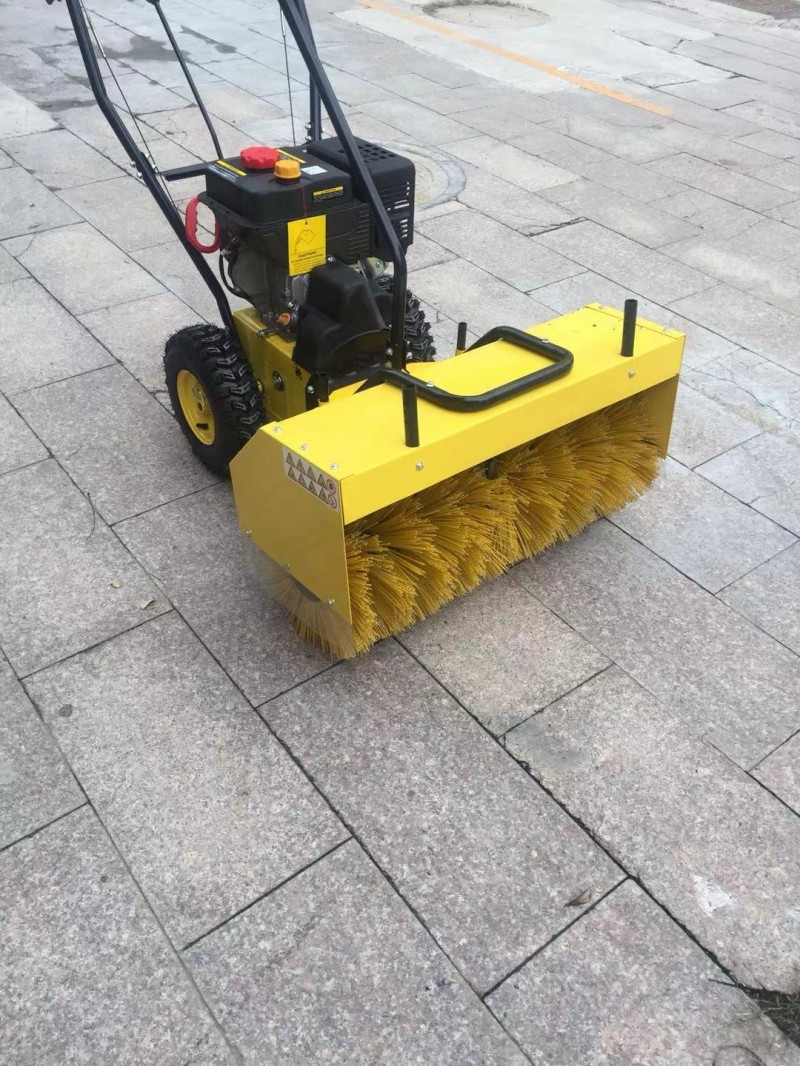 手推掃雪機(jī) 多少錢一臺馬路清雪機(jī)好用嗎廠家直銷-- 山東瑞立環(huán)?？萍加邢薰? class=