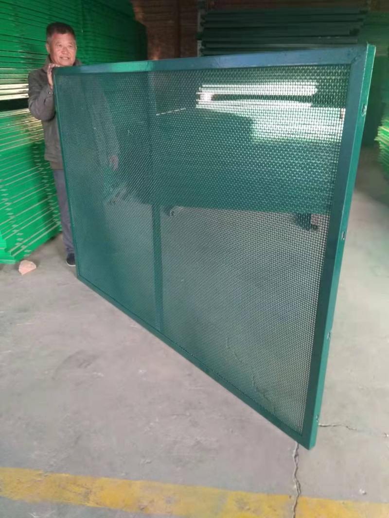 防拋網橋梁防護欄桿廠家供應橋梁防護網-- 安平縣金淦絲網制造有限公司