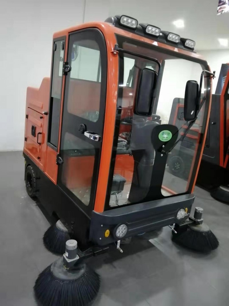 工廠物業(yè)小區(qū)清掃車全封閉2100型電動座駕掃地車煤場磚廠-- 山東豪沃工程機械有限公司