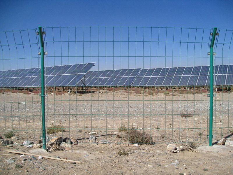 光伏區管理圍欄 太陽能光伏發電站基礎防護圍欄網-- 安平縣源諾金屬絲網制造有限公司