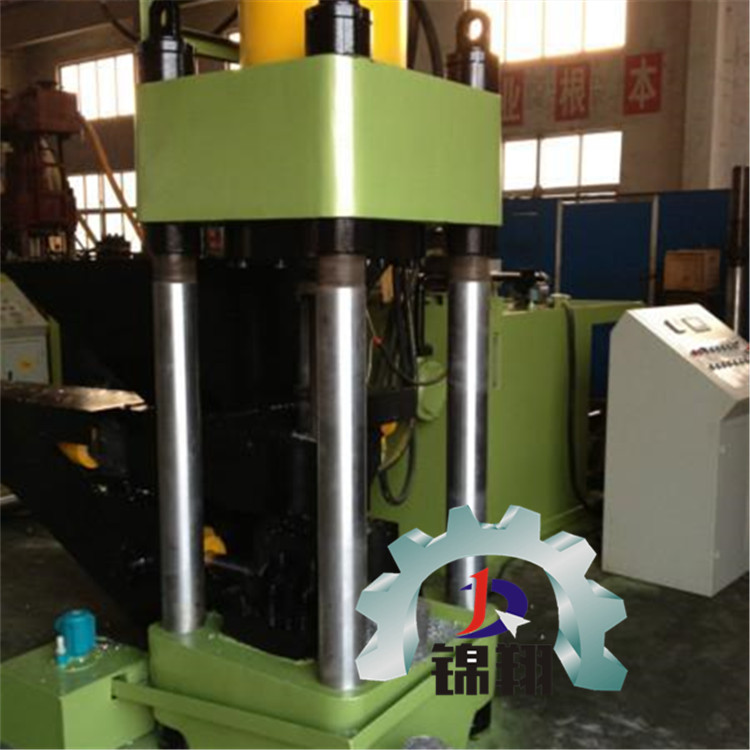 合肥立式全自動舔鹽磚壓塊機 畜牧場壓塊機系列-- 鄭州錦翔機械設(shè)備有限公司