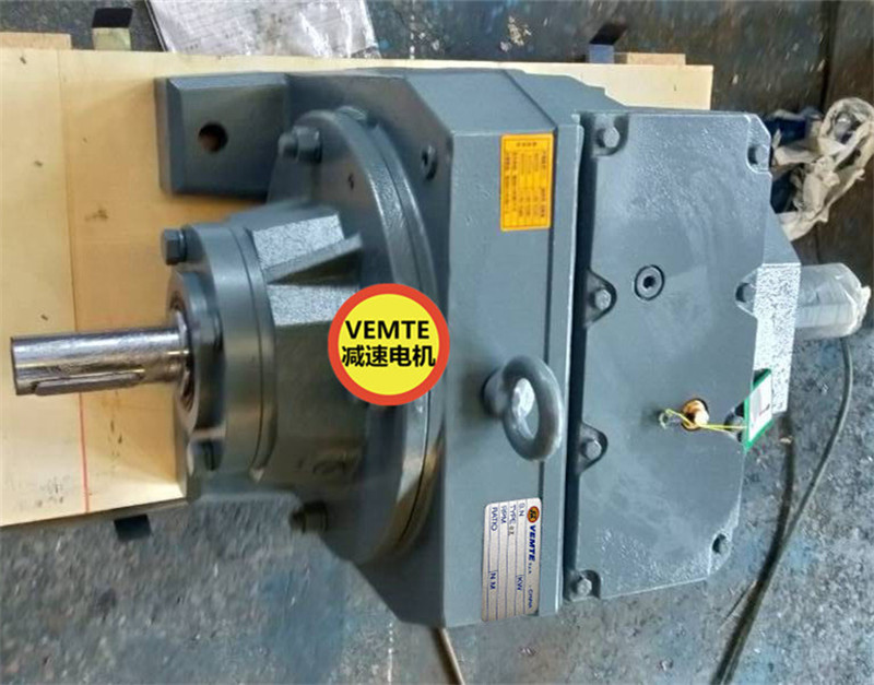 R107RF77YVP112M4同軸臥式減速機配電機-- 甘肅德萃環(huán)保科技有限責(zé)任公司
