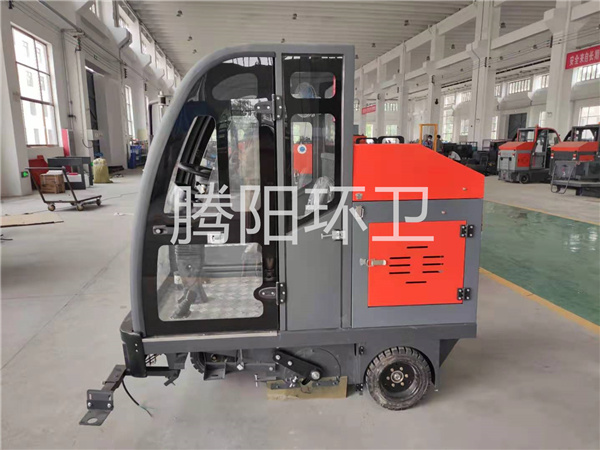 山東騰陽環(huán)衛(wèi)TY-1900型電動駕駛式掃地車-- 山東騰陽環(huán)衛(wèi)設(shè)備有限公司