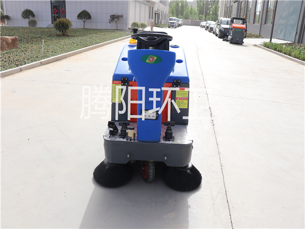 山東騰陽環(huán)衛(wèi)TY-1200型電動駕駛式掃地車-- 山東騰陽環(huán)衛(wèi)設(shè)備有限公司