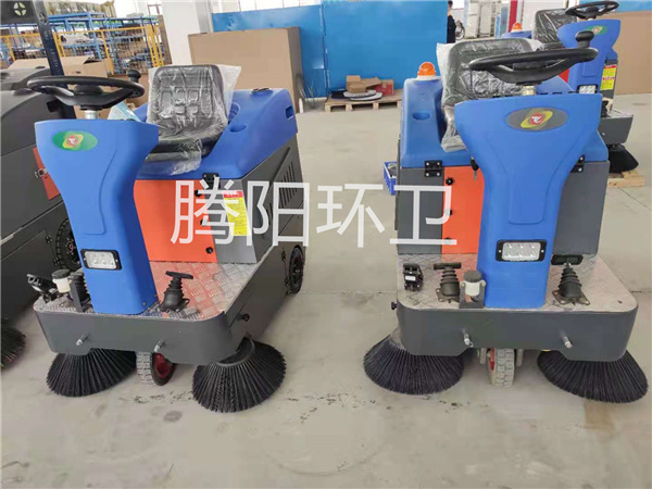 駕駛式電動掃地車有什么功能-- 山東騰陽環(huán)衛(wèi)設(shè)備有限公司