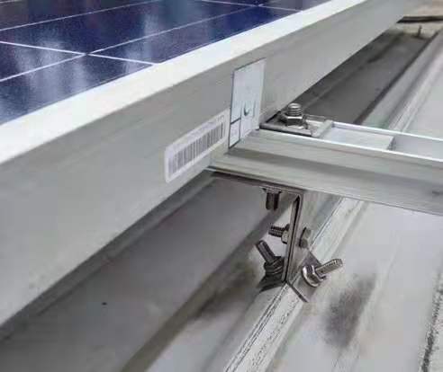 彩鋼瓦光伏板支架固定焊接螺絲設備-- 友君歐比歐（廈門）機械設備有限公司