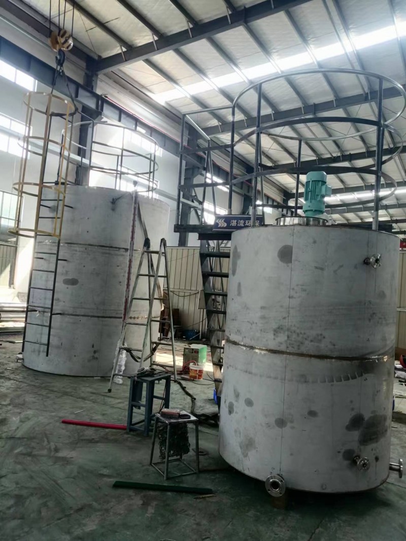 碳鋼材質(zhì) 尿素溶解罐 儲存罐 尿素罐子顏色可定制-- 河北湛流環(huán)保工程有限公司