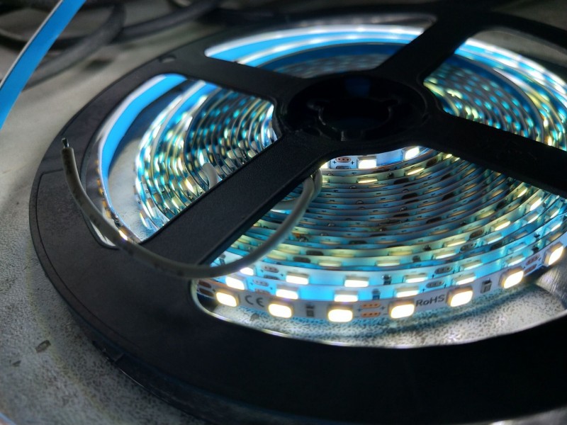 4MM寬12V 24V 1米120燈2835軟燈帶-- 深圳君越光電有限公司