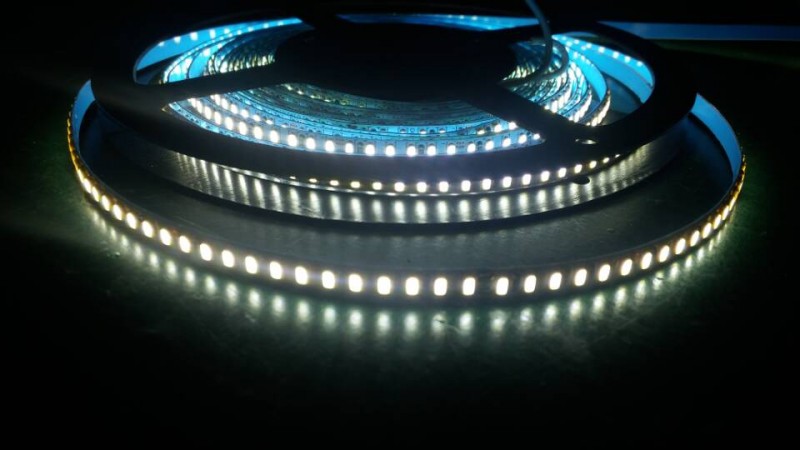 5MM寬12V 24V 1米120燈和240燈3014軟燈帶-- 深圳君越光電有限公司