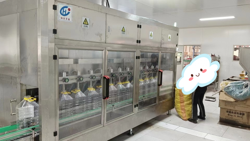 食用油灌裝機(jī)液體定量灌裝設(shè)備-- 煙臺(tái)宏健測(cè)控設(shè)備有限公司