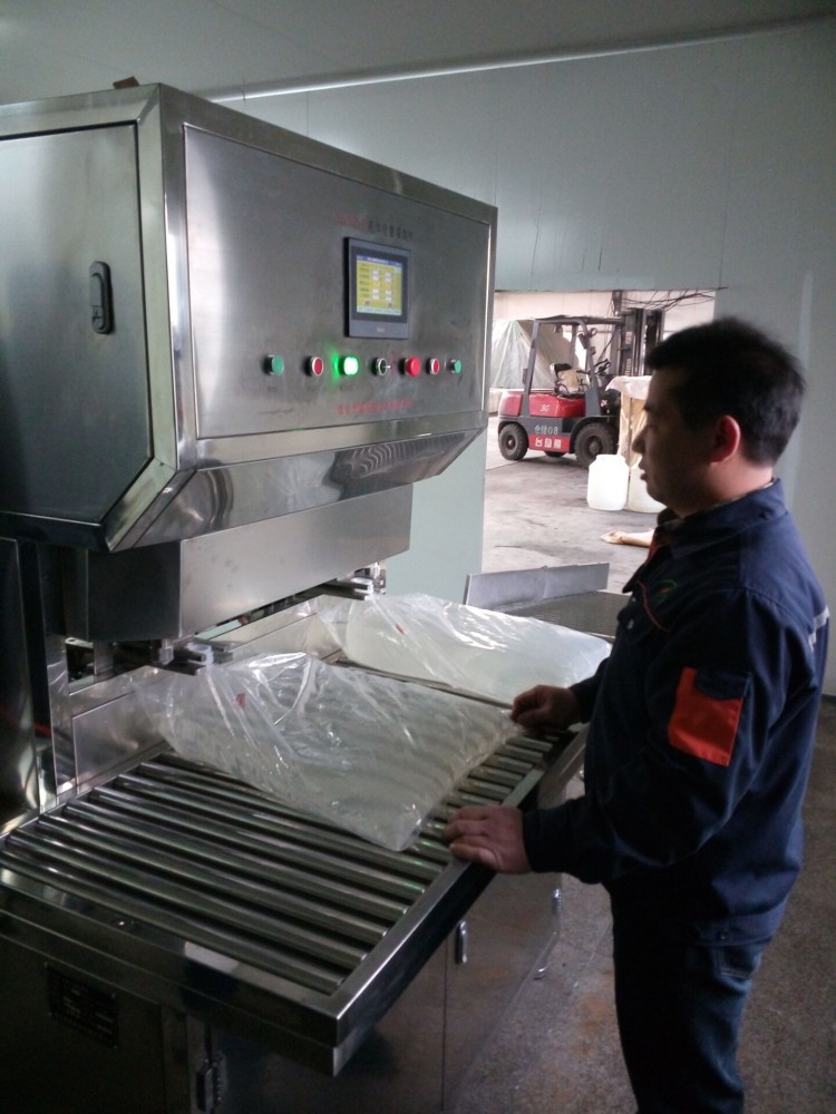 果汁飲料軟包裝灌裝機(jī)盒中袋灌裝設(shè)備-- 煙臺(tái)宏健測(cè)控設(shè)備有限公司