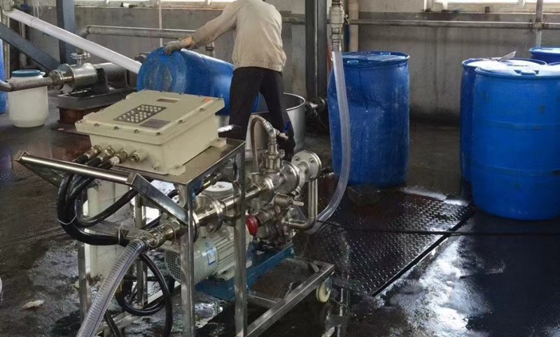 50公斤桶分裝灌裝設(shè)備移動(dòng)式化工液體灌裝機(jī)-- 煙臺(tái)宏健測(cè)控設(shè)備有限公司